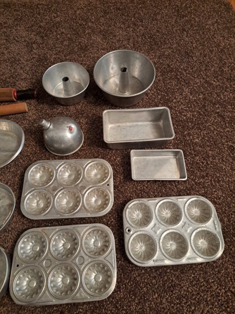 Vintage aluminum children's baking toys from the 1950s. - Picture 2 of 9